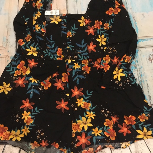 EXPRESS XL FLORAL LONG SLEEVE ROMPER - Picture 2 of 3